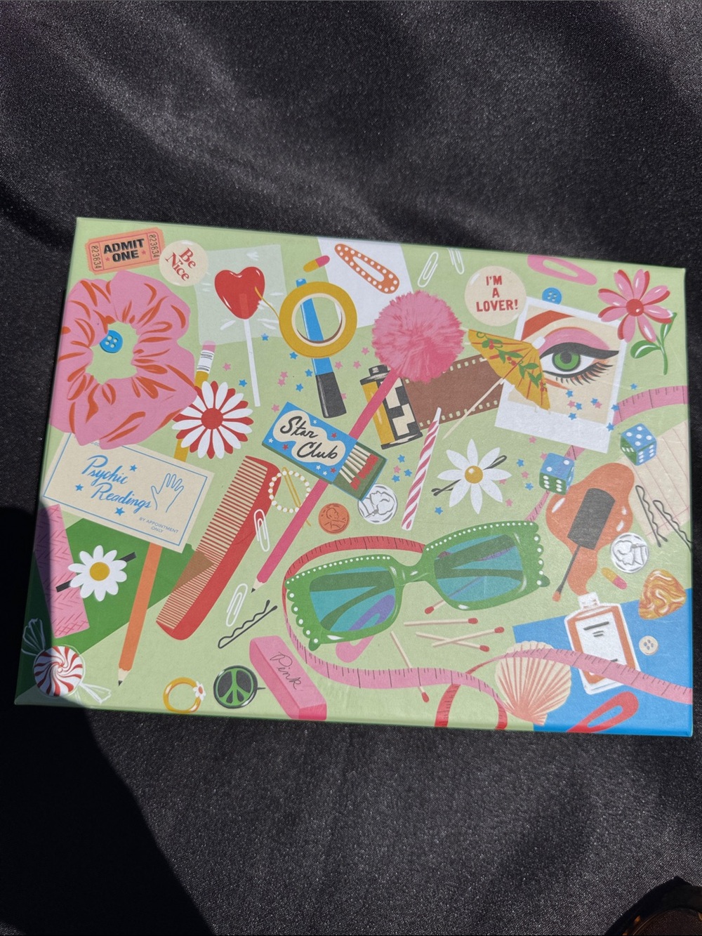 Fun Graphic puzzle with Green Sunglasses Motif, new 500 piece